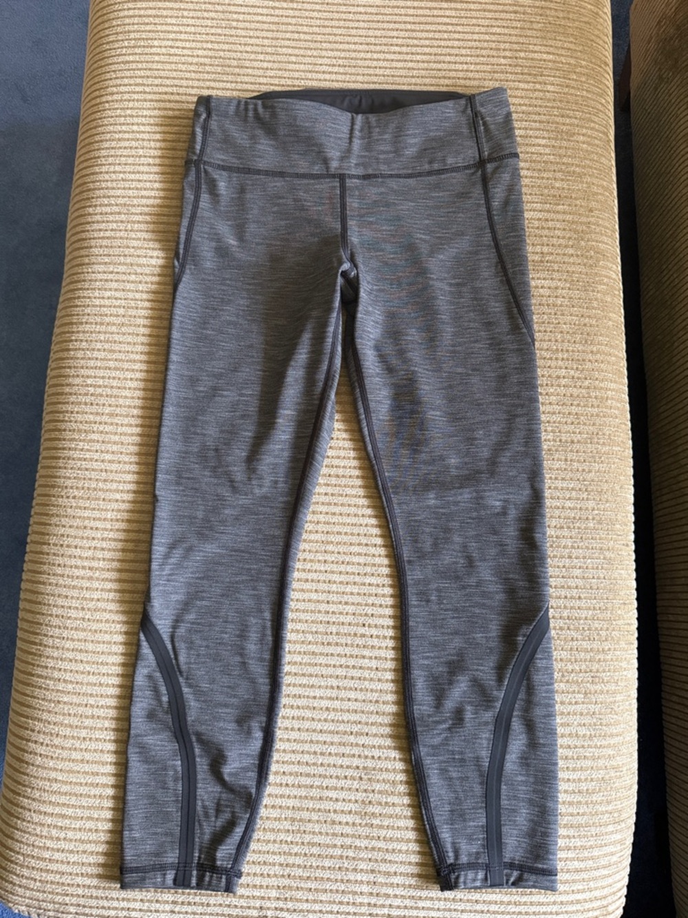 Lululemon woman’s 3/4 length grey leggings. Size small.